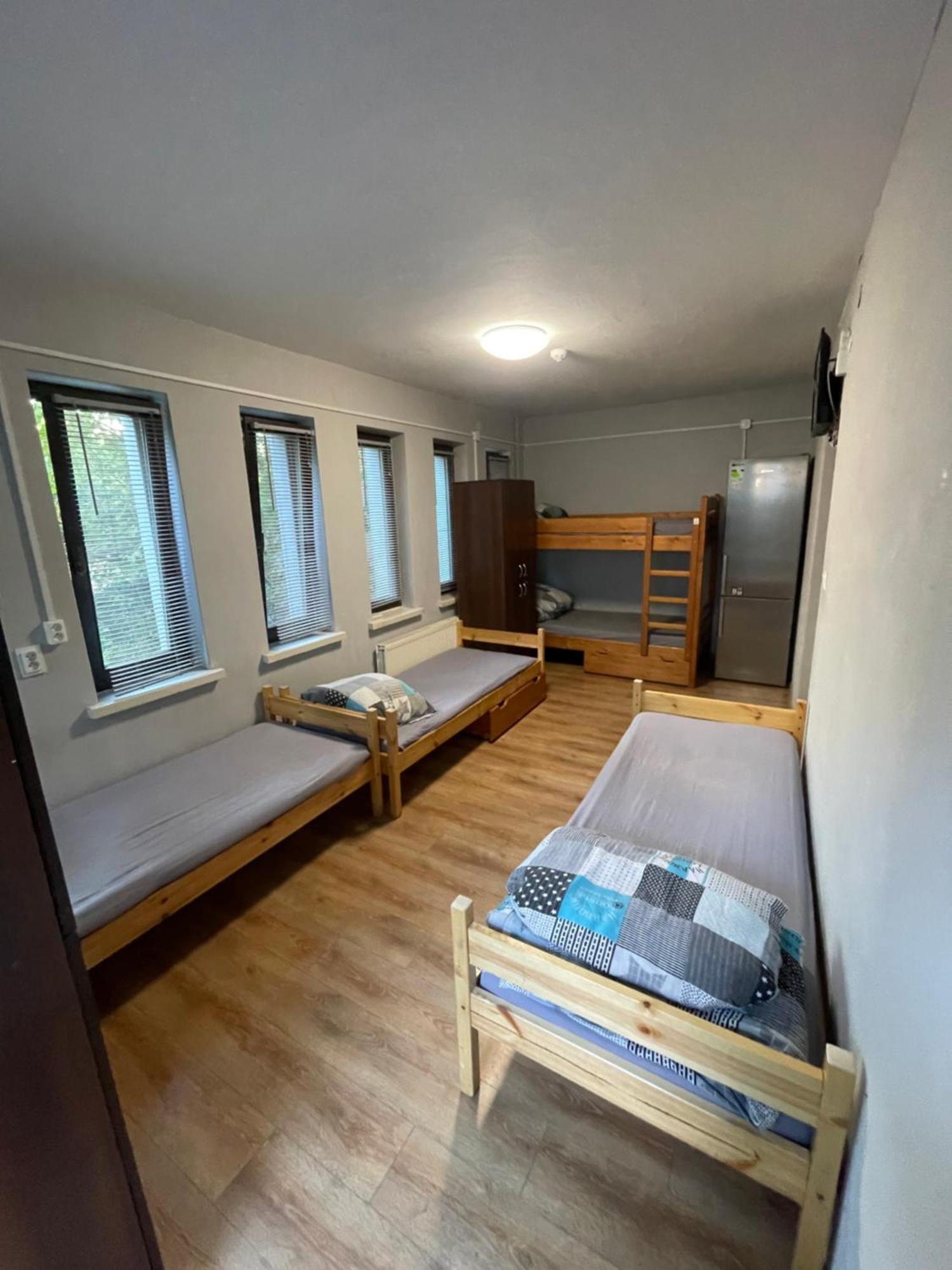 Dom U Dorogi Hostel Ozarow Mazowiecki Exterior foto